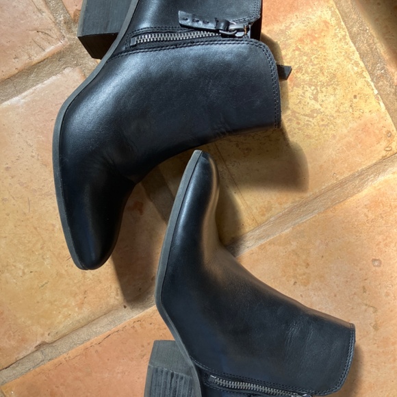 FRYE Judith Black Leather Ankle Bootie - Picture 8 of 9